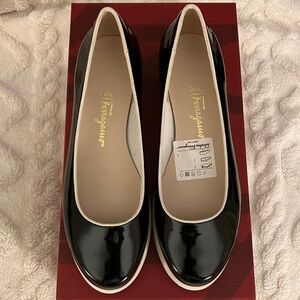 New With Tags Salvatore Ferragamo Black Patent Ballerina Leather Flats 6.5C